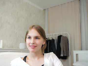 girl
        hildgaillard cam image #6732395
