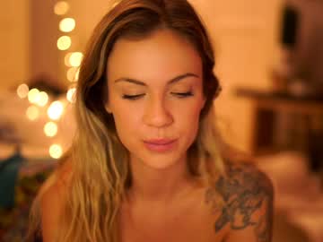 girl
        melodymate cam image #4477643