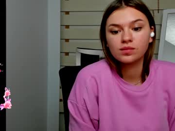 girl
        monika_youu cam image #5235932