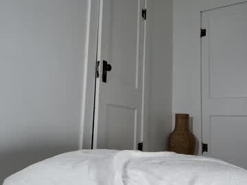 girl
        littlegreekflower cam image #1846022
