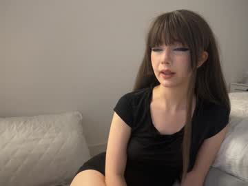 girl
        dreamywings cam image #4537310
