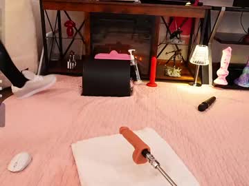 girl
        emmasky69 cam image #6154639
