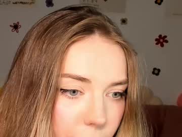 girl
        thisisamelia cam image #6582362
