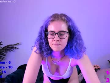 girl
        evelyn_ray cam image #5331250