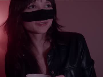 girl
        chaturbatable cam image #3231358