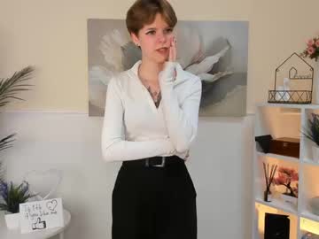 girl
        taitbrowning cam image #4489909