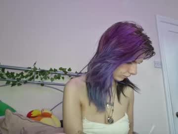 girl
        lizzyylovesick cam image #4311612