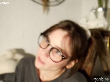girl
        _meg cam image #551765