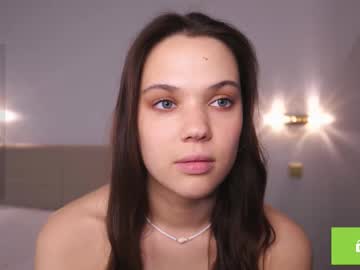 girl
        fannyedger cam image #6840136