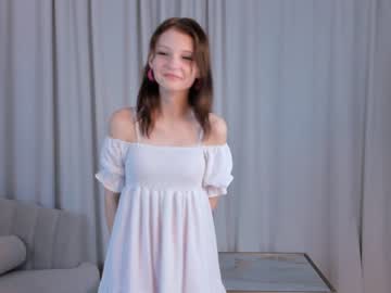 girl
        edithgalpin cam image #3859681