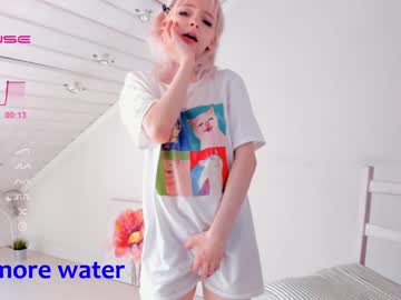 girl
        bettybarnett cam image #1867592