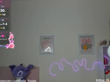 girl
        katiefoxie cam image #5734481