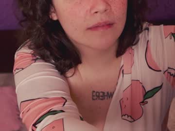 girl
        chery_lady22 cam image #1191705