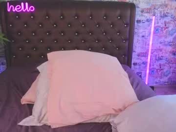 girl
        angelina_new cam image #4739131