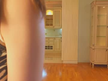 girl
        edithbrucker cam image #4800858