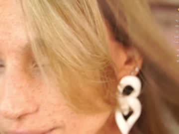 girl
        artease cam image #5185747