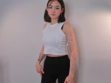 girl
        elwinefaro cam image #3298625