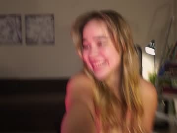 girl
        kristyspiritedaway cam image #3789541