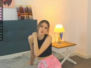 girl
        baileywalton cam image #2322680