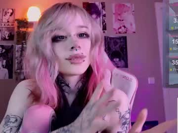 girl
        lollyshy__ cam image #6240364