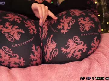 girl
        evelynpiers cam image #3230771