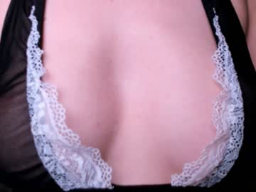 girl
        lauratanguy cam image #5281996