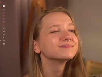 girl
        lyly_bambi cam image #5812684