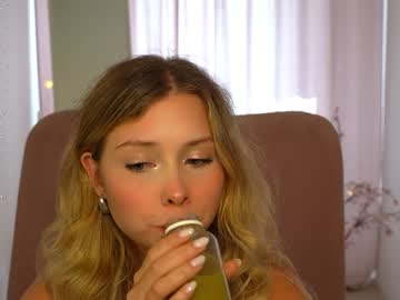 girl
        april_blush cam image #4970431