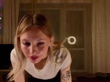 girl
        lynettedendy cam image #6869130