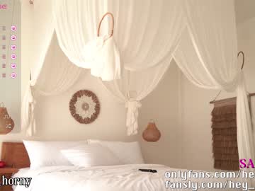girl
        heyhorny_cb cam image #3304427