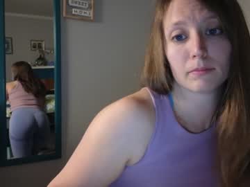 girl
        reach4thepeach cam image #3415642