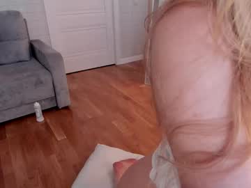 girl
        wellicaren cam image #6667623