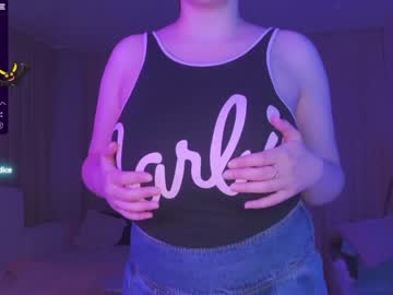 girl
        aveksmr cam image #104266