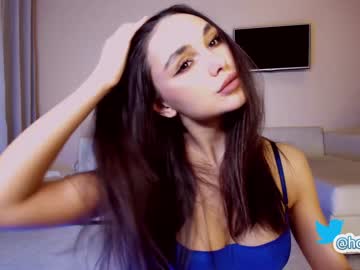 girl
        hollyextra cam image #426052