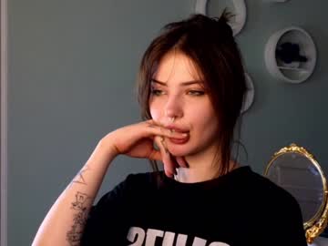 girl
        adelina____ cam image #3895140