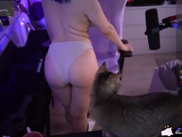 girl
        blue_mooncat cam image #3760873