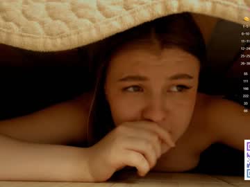 girl
        aryanalarsen cam image #2422508