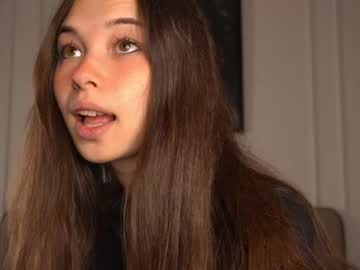 girl
        kusssecka cam image #6344440