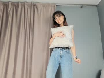 girl
        taitdail cam image #4027621