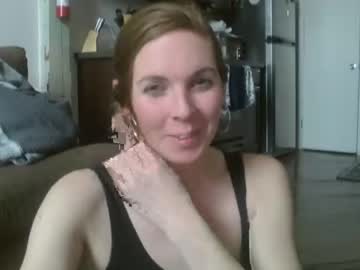 girl
        cloverqueen21 cam image #3810285