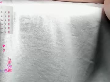 girl
        leenylipss cam image #6872709