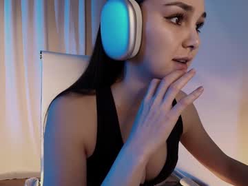 girl
        hollyextra cam image #6775756