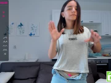 girl
        karalyons cam image #2133537