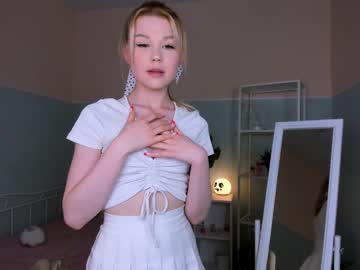 girl
        not_fake cam image #1545170
