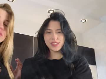 girl
        yononeey cam image #4072317