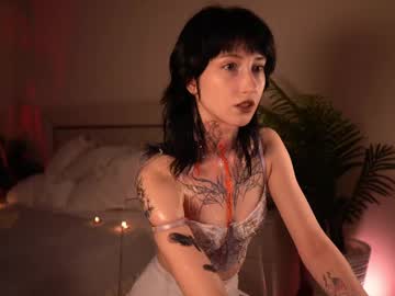 girl
        carmilamoon cam image #6516171