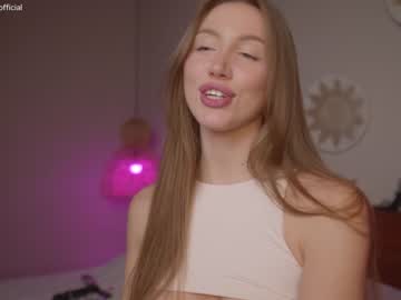 girl
        emilia98xxx cam image #2832895