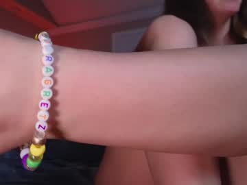 girl
        chroniclove cam image #6277159