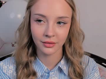 girl
        lolliis cam image #2494375
