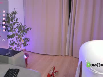 girl
        lonelyflowerr cam image #3306929
